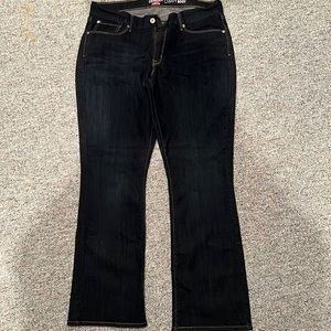 Denizen Levi’s curvy skinny boot cut jeans